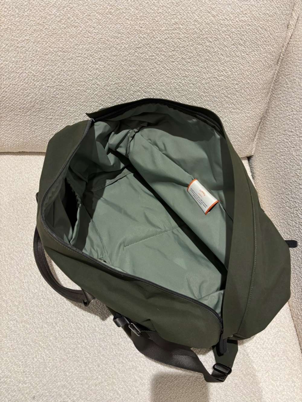 Bellroy Classic Duffel - Weekender Bag 35L (Olive) - Picture 4 of 7